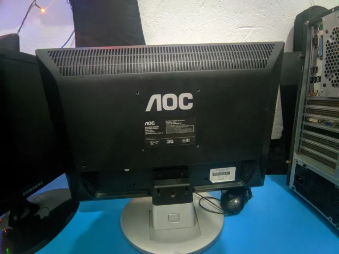 Monitor AOC 20 polegadas, funcionando perfeitamente