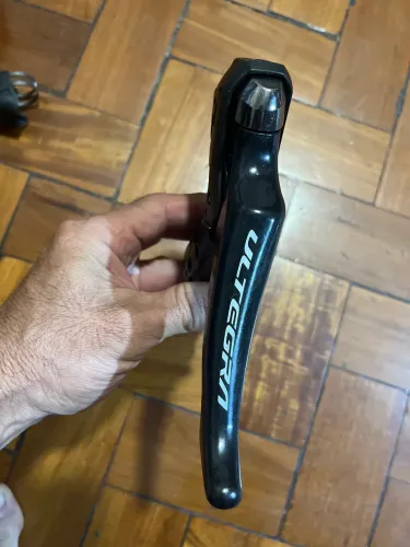 Manete direita Shimano ST-8020