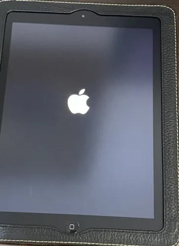 iPad 2 64GB (A1395) ? Funcionando, com capa de couro Yoobao