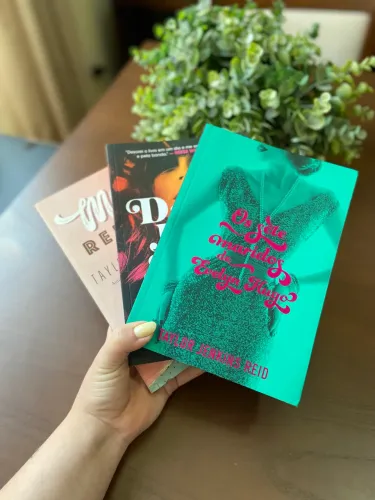 kit 3 livros de Taylor Jenkins Reid - nunca usados