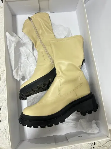 Bota couro Schutz 