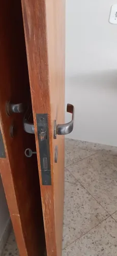 Porta usada com fechadura ...2,10 por 80