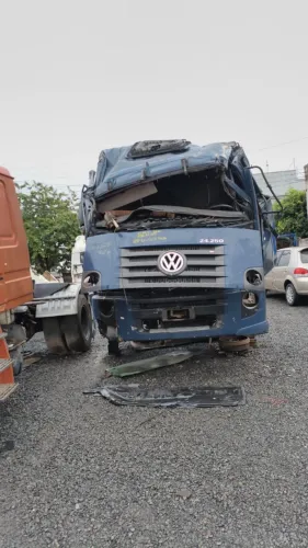 Caminhão Volkswagen 24.250 retirada peças
