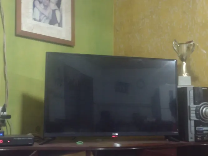 Vendo tv Ismart 43 polegadas com defeito