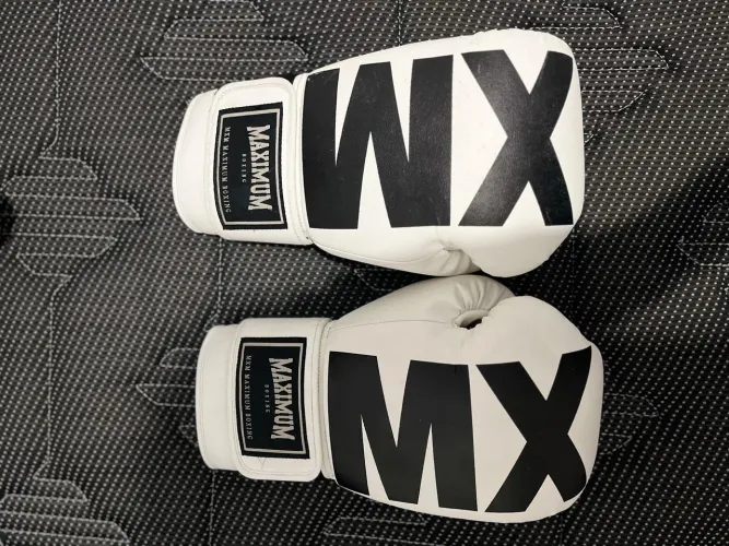 Kit Muaythai - Luva e Caneleira (Maximum) + Short