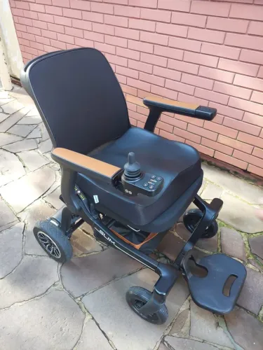 Cadeira de rodas motorizada