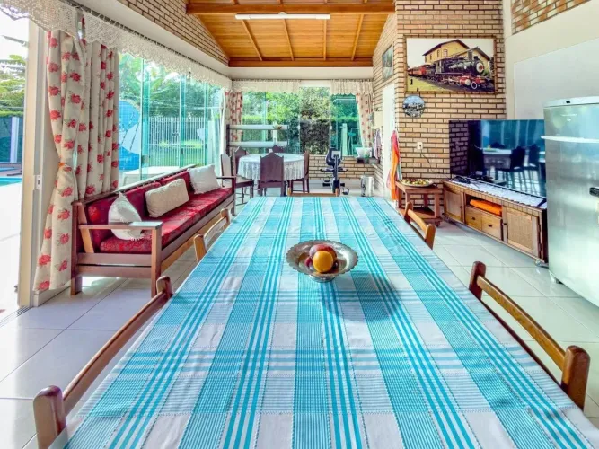 Casa para Venda em Florianópolis, Jurerê, 4 dormitórios, 1 banheiro, 1 vaga