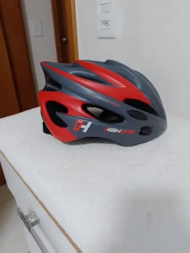 Capacete de ciclista. R$ 35,00