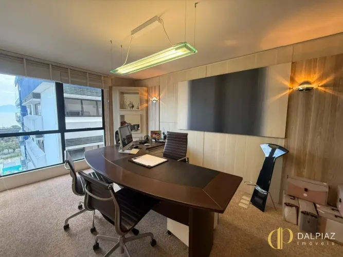 Excelente Sala Comercial no Centro de Florianópolis com Vista Livre