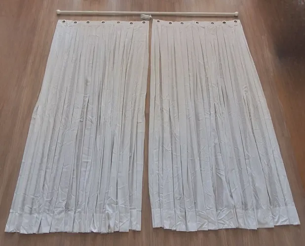 Cortina branca 235 x 246 cm tecido voil texturizado + varão e peças de fixação 