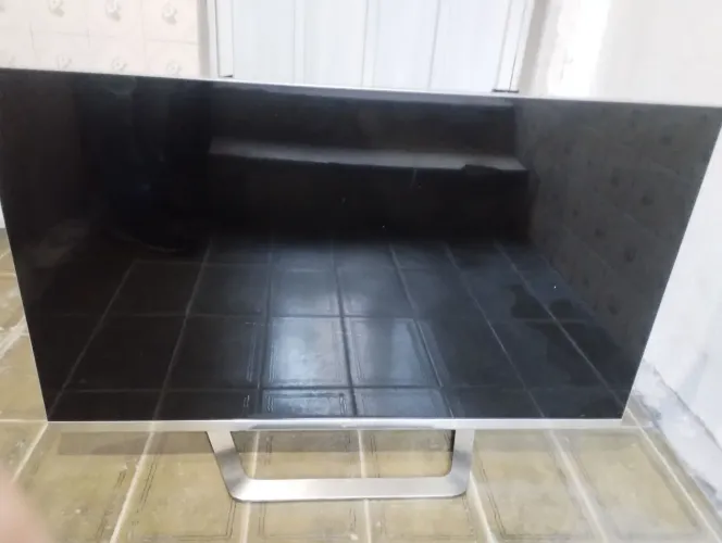 TV LG LED 47 polegadas com defeito
