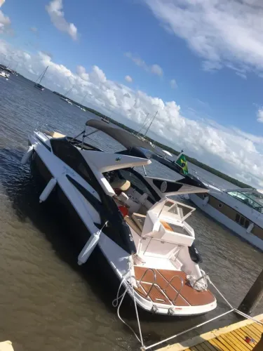 Lancha/ Iate de Médio porte Ventura 300