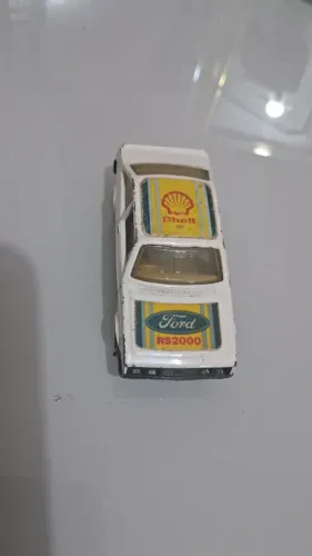 Rara miniatura Matchbox do modelo Ford Escort RS2000 na cor branca