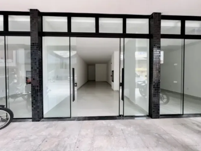 Sala comercial para Alugar | Meia Praia na rua 250 Ponto Prox. ao Shopping Russi e Russi