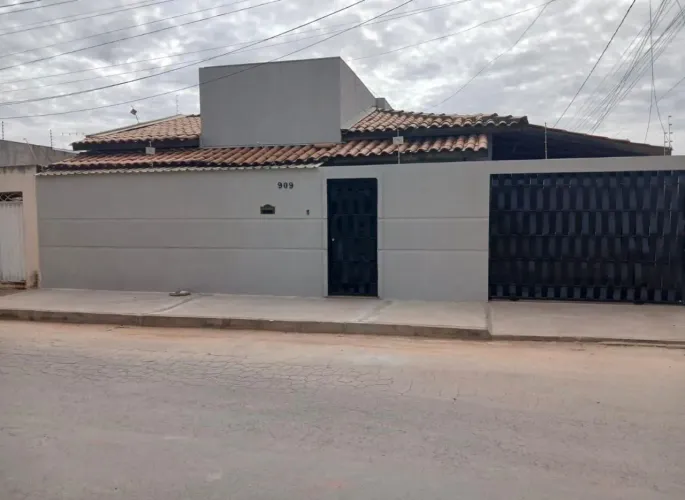 Casa 2/4 sendo 1 suite. . Terreno 120 m2