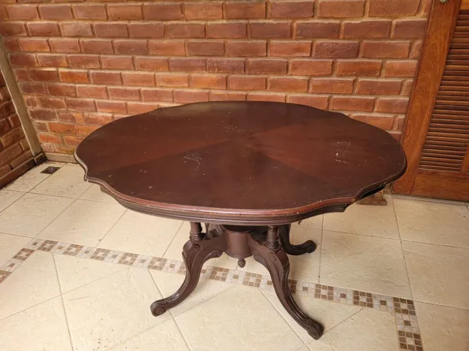 Mesa estilo Luiz XV