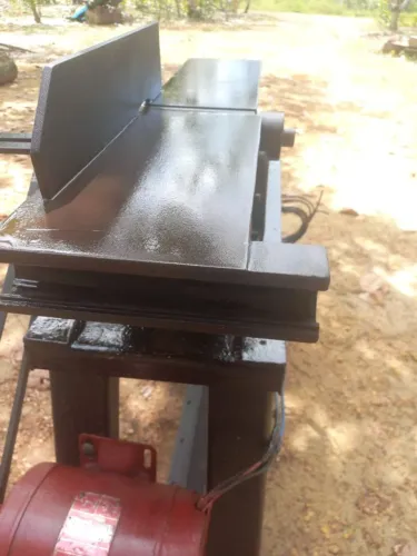Máquina de marcenaria 