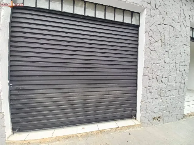 Salão com 39,00m², WC., Cozinha e Depósito. Excelente localização, em frente ao Cato super