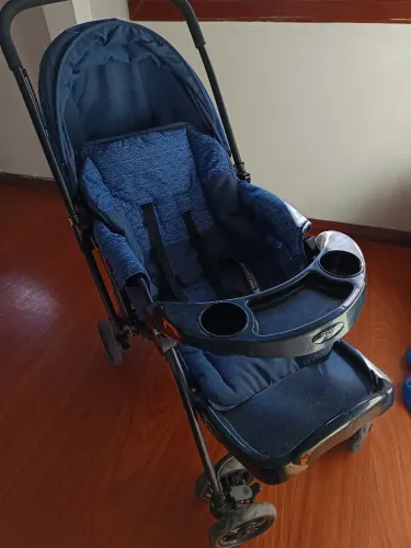 Carrinho de bebê + bebê conforto - modelo reverse da Cosco
