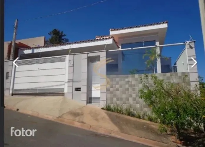Casa à venda no Alto do São Domingos com área gourmet e piscina