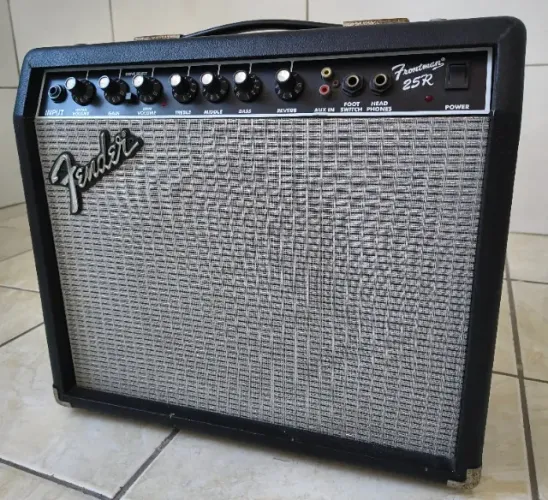 Amplificador Fender Frontman 25R - 25W com Reverb