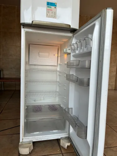 Geladeira Esmaltec RCD34 276L Duplex 127V - Branca