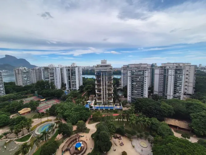 Cobertura duplex com 443m², vista 360º com direito de uso da laje, espaço gourmet e piscin