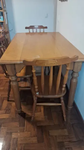 Mesa de jantar com 4 cadeiiras