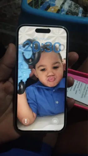 iPhone 16 muito novo 