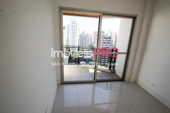 47m² no Campo Belo em andar alto.