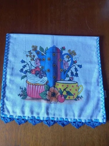 Pano de prato com barrado em croche 45x75cm