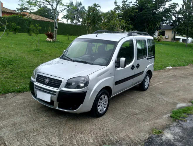 Fiat Doblo Essence 1.8 Flex 16V 5P 2012