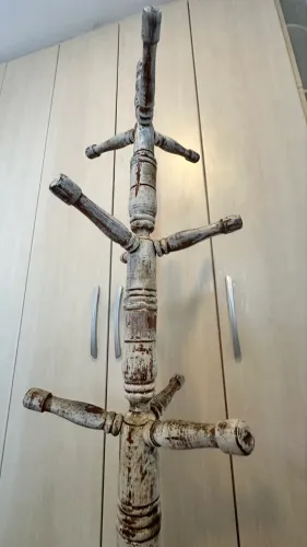 Cabideiro de Chão em Madeira - Mancebo