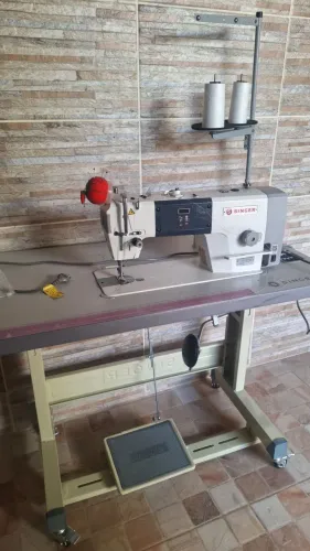 MAQUINA COSTURA SINGER RETA NOVA