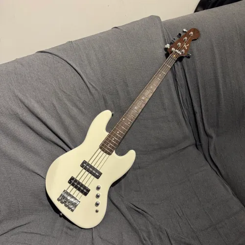 Baixo Jazz Bass 5 Cordas Kaiser
