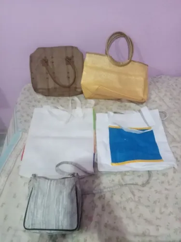 Estou vendendo bolsas lindas por até 0,50 centavos cada