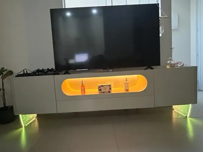 Rack com Painel (na caixa) e pés de vidro
