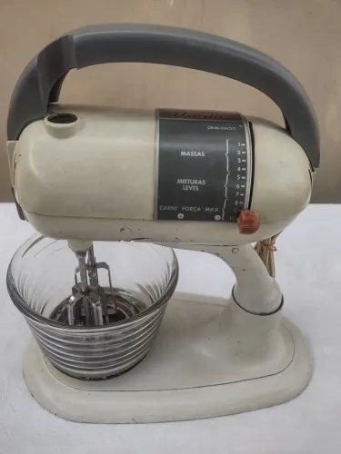 Batedeira de bolo Walita antiga década de 70 funcionando perfeitamente ou para decoração
