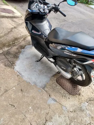Vendo PCX muito nova 14.000  com 20 km