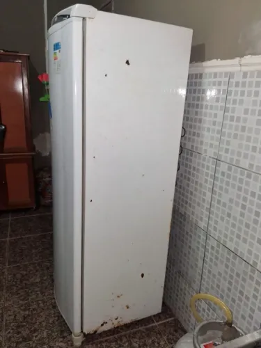 Vendo geladeira usada , mais bem conservada o motor , vendo por motivos de viagem por 500 