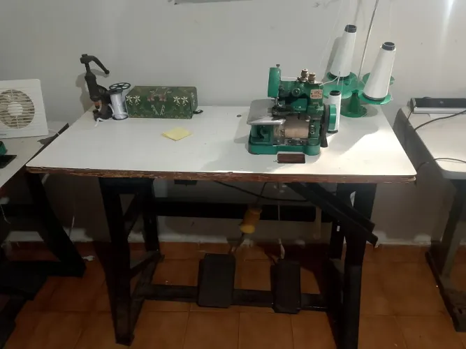 Máquina de costura overlock Morita Usado em funcionamento
