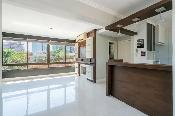 Apartamento Semimobiliado com 94m², 2 Dormitórios, Escritório e 3 Vagas em Petrópolis - Po