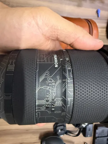 Lente Tamron 28-75mm F/2.8 Di Iii Vxd G2 Sony E + E Mount Preto