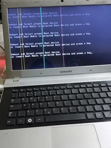 Notebook Samsung rv415 funcionando com detalhes no teclado e não tem carregador e bateria 