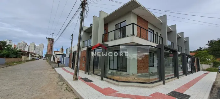 Sobrado em Rua Santa Cruz - Itacolomi - Balneário Piçarras/SC