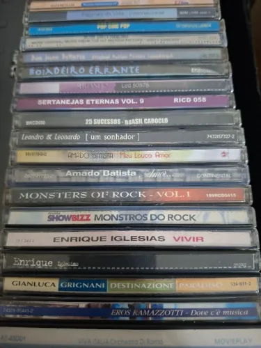 Lote com 31 CDs originais - R$ 250