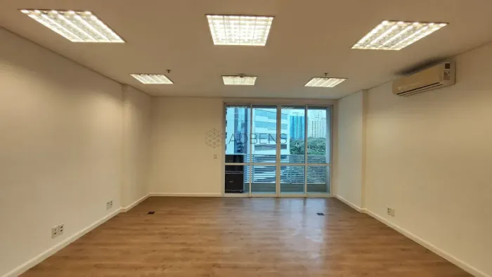 Sala para locação com 50m² e 2 vagas em Alphaville ao lado do Shopping Iguatemi - Barueri/