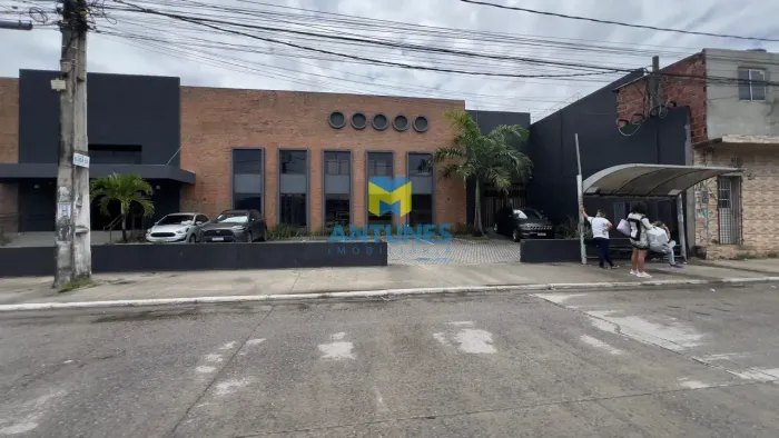 Alugue em Prazeres Galpão tipo Loja com 864m², na Estrada da Batalha com estacionamento