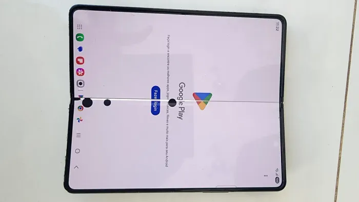 Galaxy Z Fold 4 com detalhe na tela interna, na caixa, completo + smartwatch de brinde!