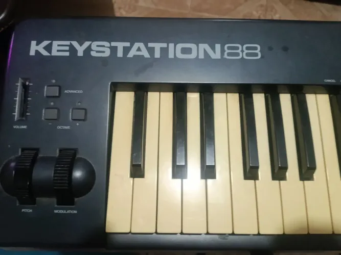 Teclado Controladora MIDI M-Audio Keystation 88 teclas Piano